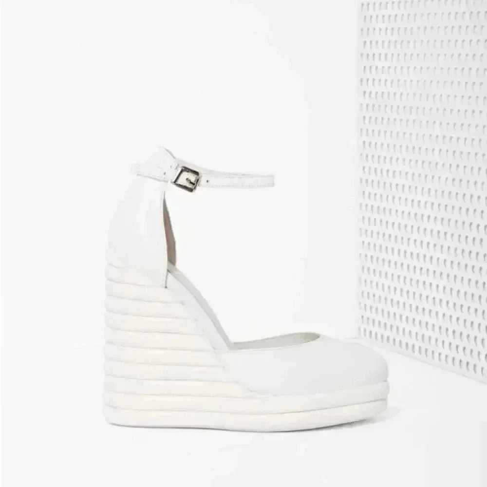 NWD Jeffrey Campbell White Bubble Novice Wedge 8